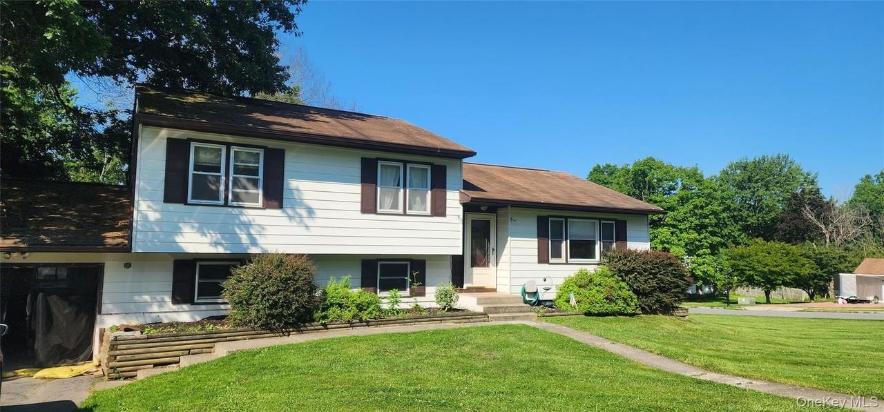13 Amy Rd - Photo 2 of 15