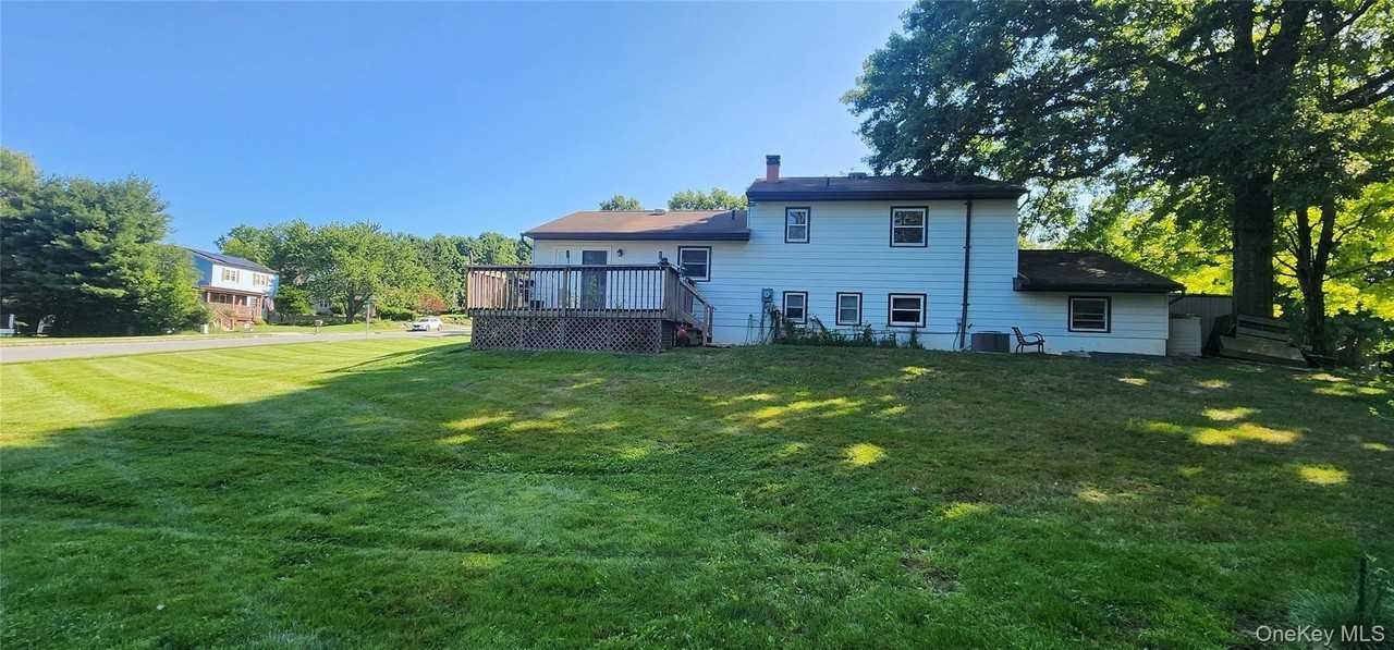 13 Amy Rd - Photo 3 of 15