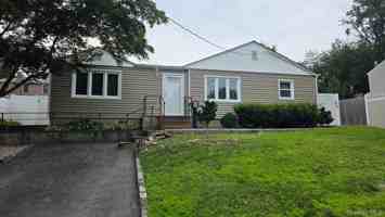 featured image of 28 Roundhill Dr