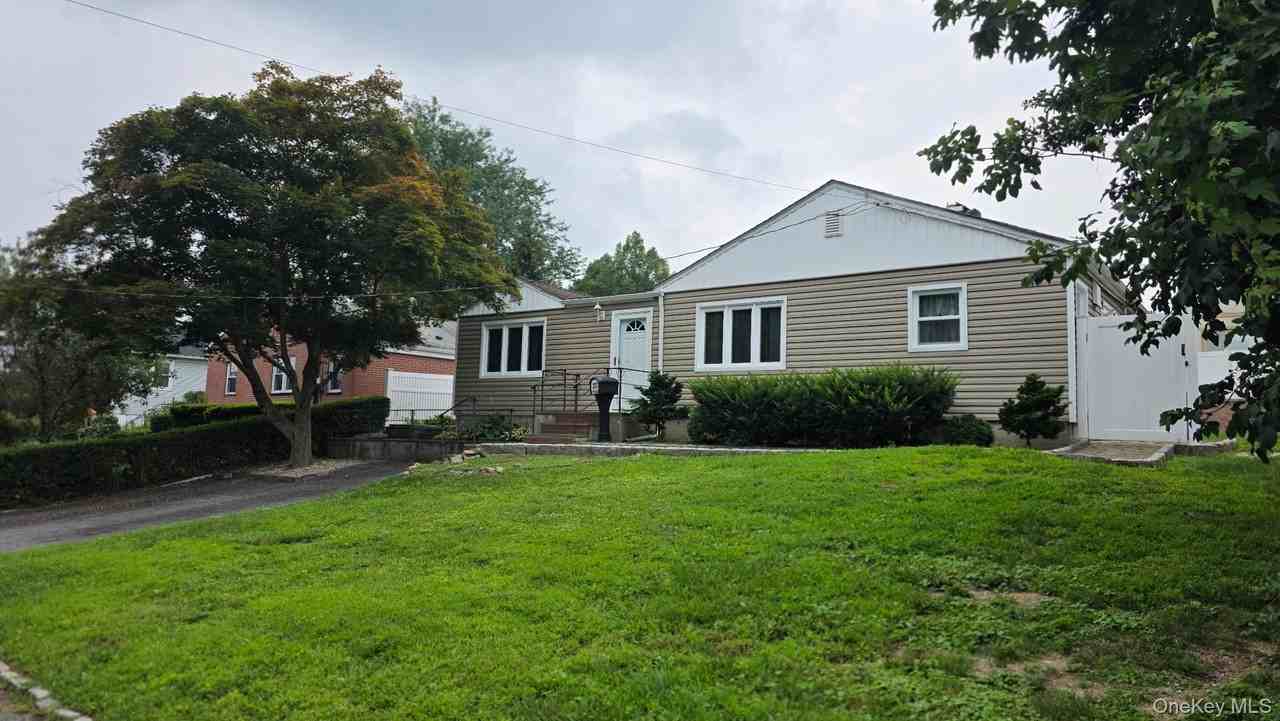 28 Roundhill Dr - Photo 2 of 9