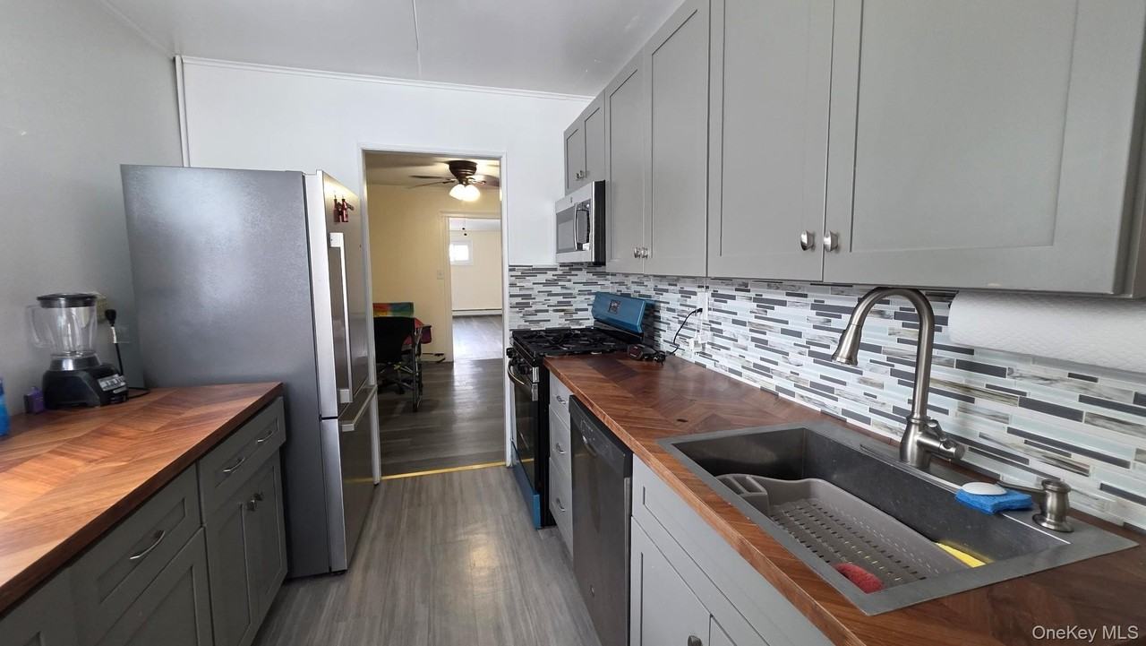 28 Roundhill Dr - Photo 4 of 9