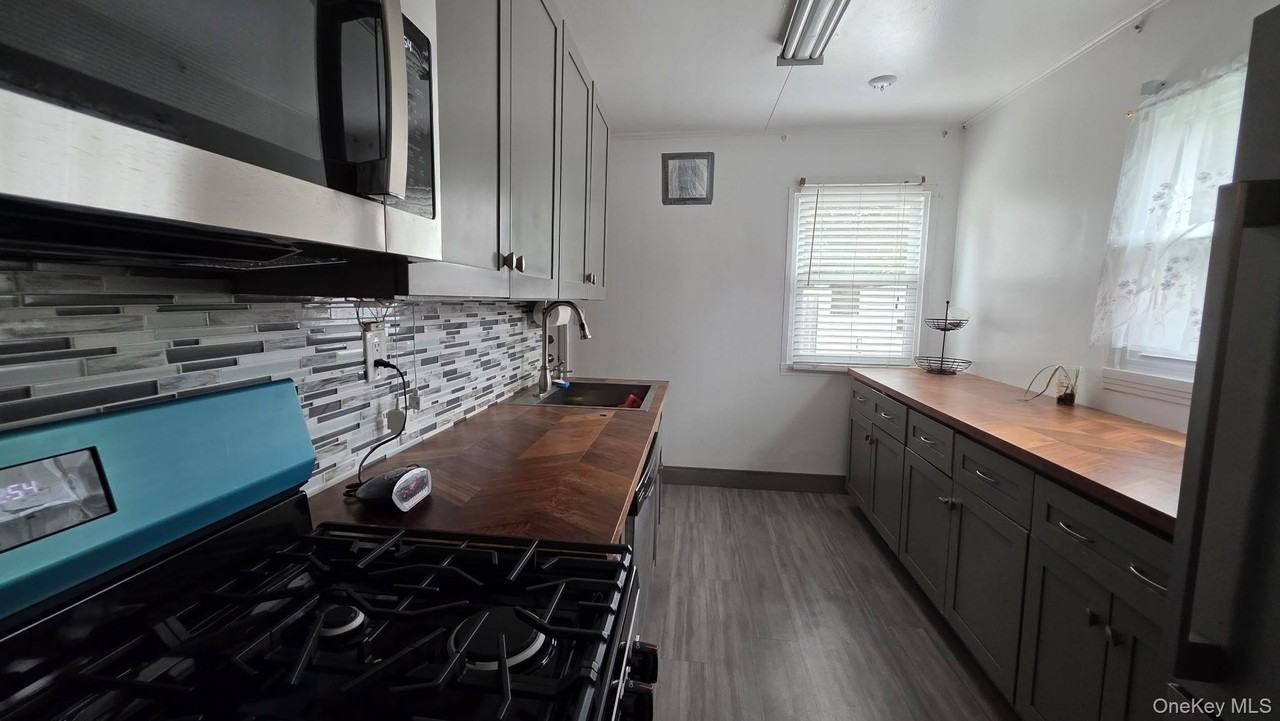 28 Roundhill Dr - Photo 5 of 9
