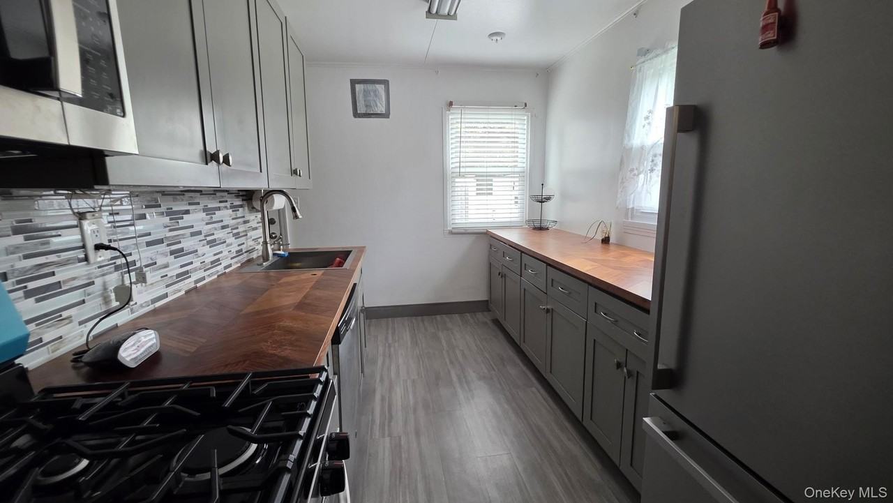 28 Roundhill Dr - Photo 6 of 9