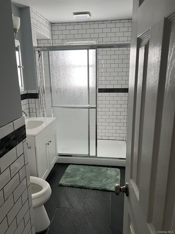 822 9th St - Photo 6 of 8