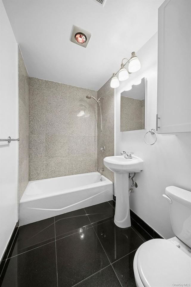 643 Chestnut St #1stFL - Photo 7 of 9