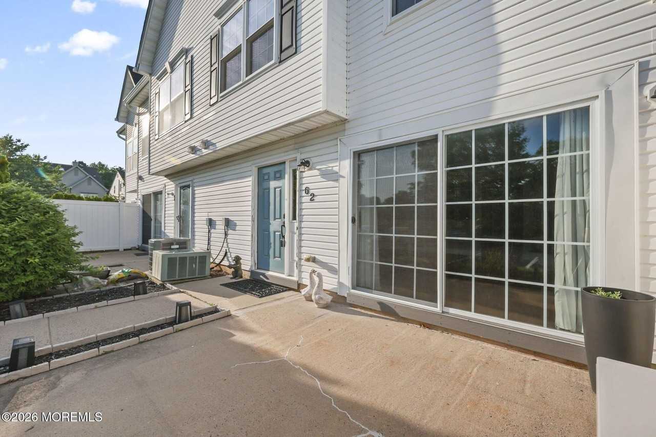 62 Dover Ct - Photo 3 of 24