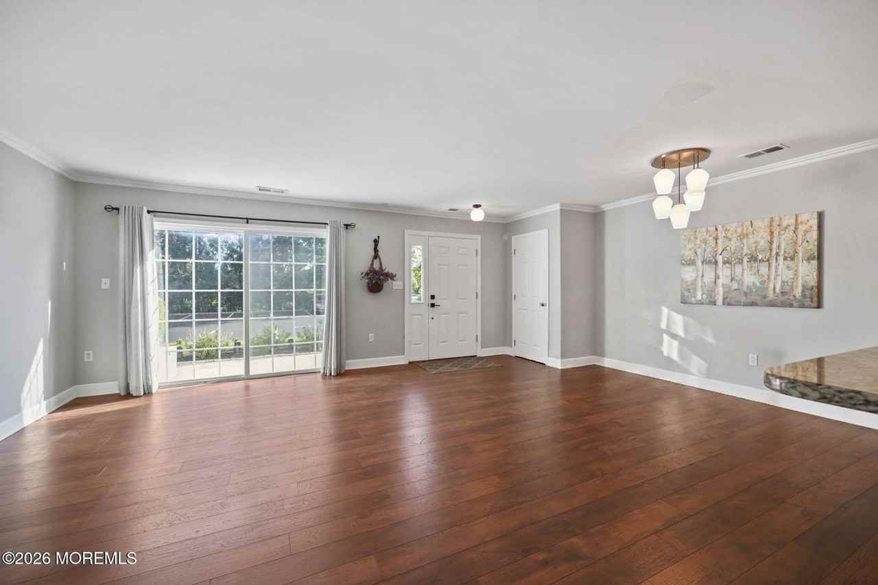 62 Dover Ct - Photo 4 of 24