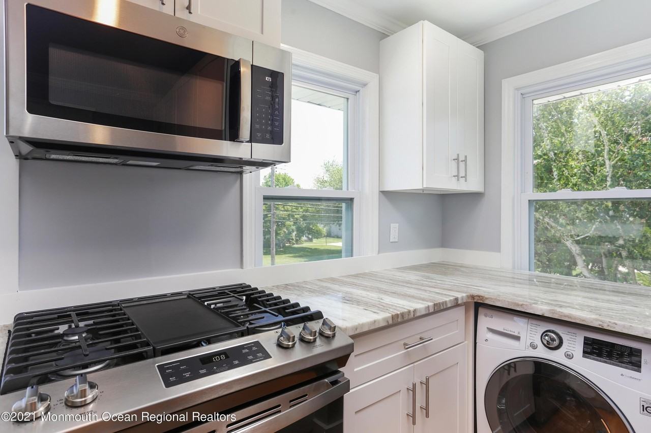 89 Locust Ave #2 - Photo 2 of 9