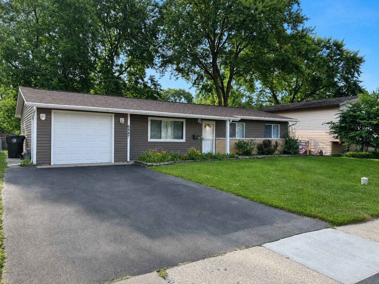 6847 Hawthorne Ln - Photo 2 of 24