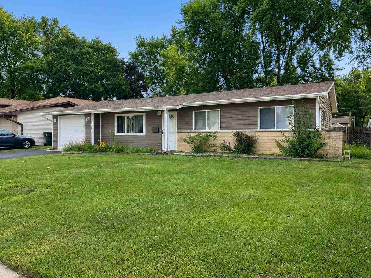 6847 Hawthorne Ln - Photo 3 of 24
