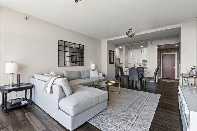 1335 S Prairie Ave #1003 - Photo 6 of 18