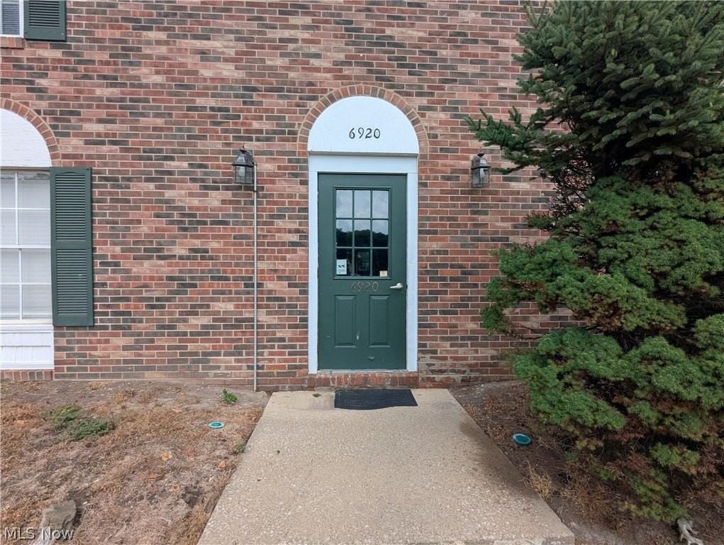 6920 Carriage Hill Dr #104 - Photo 3 of 23