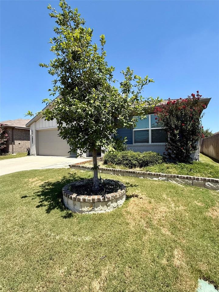 9328 Herringbone Dr - Photo 2 of 25