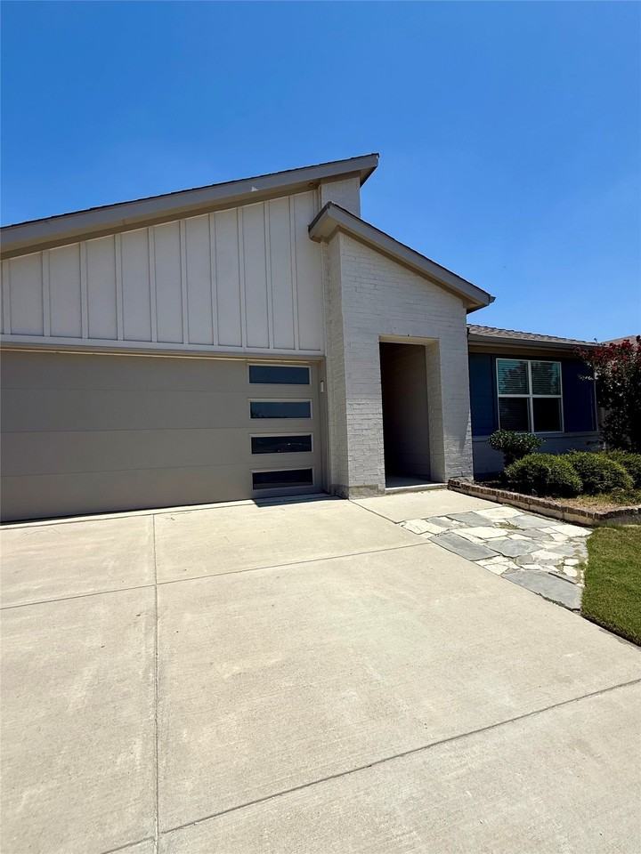9328 Herringbone Dr - Photo 3 of 25