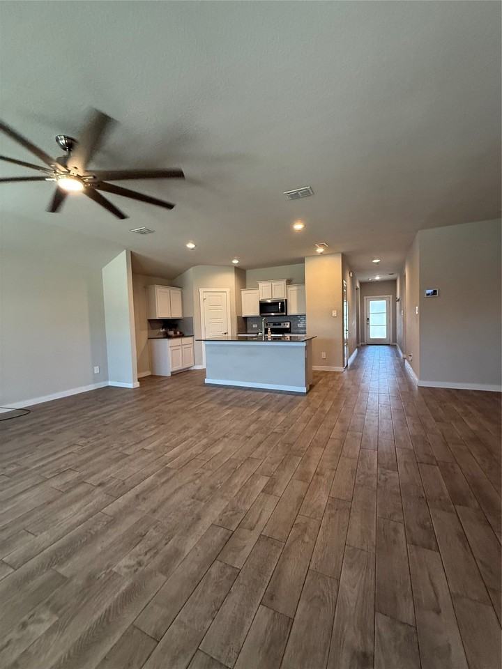 9328 Herringbone Dr - Photo 6 of 25