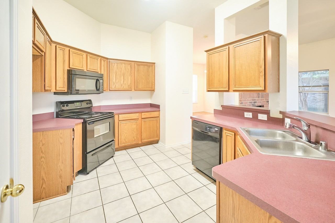 501 Harvard Dr - Photo 6 of 19