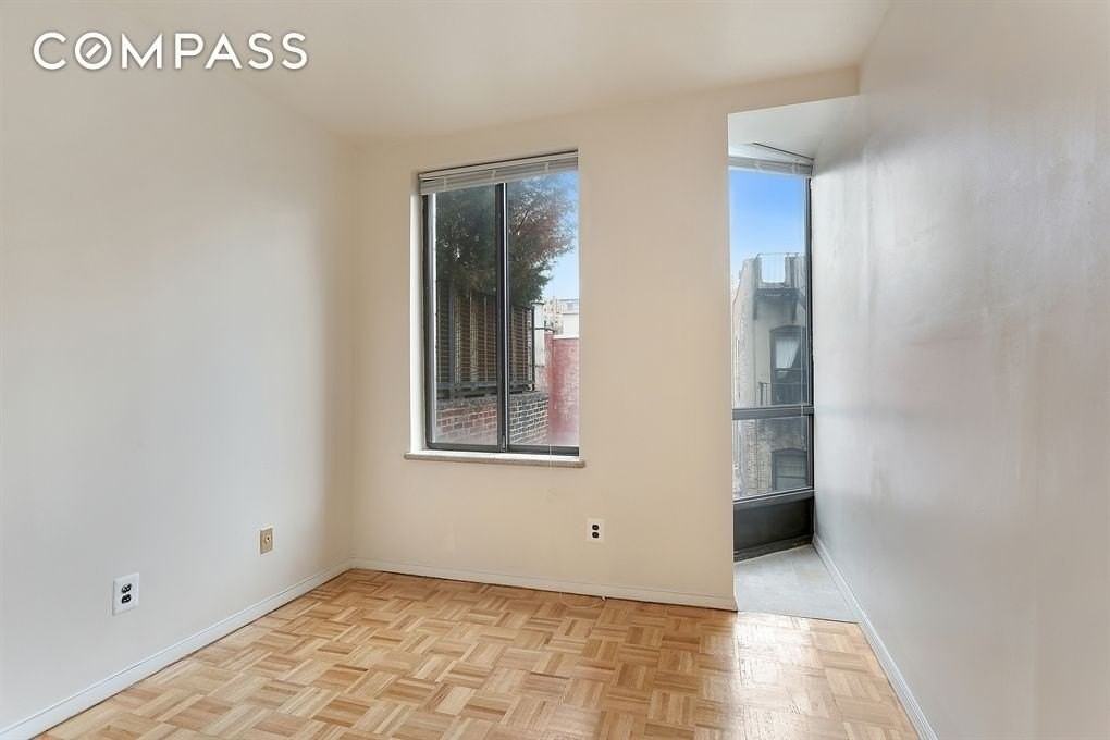 229 E 24th St #8R - Photo 3 of 5
