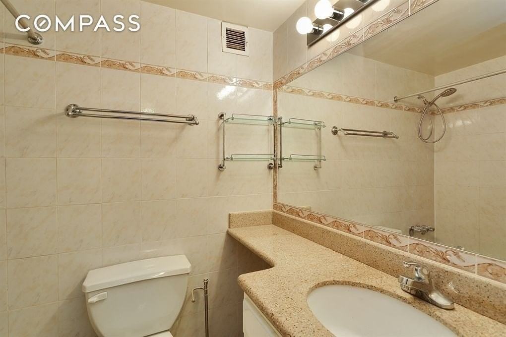 229 E 24th St #8R - Photo 4 of 5