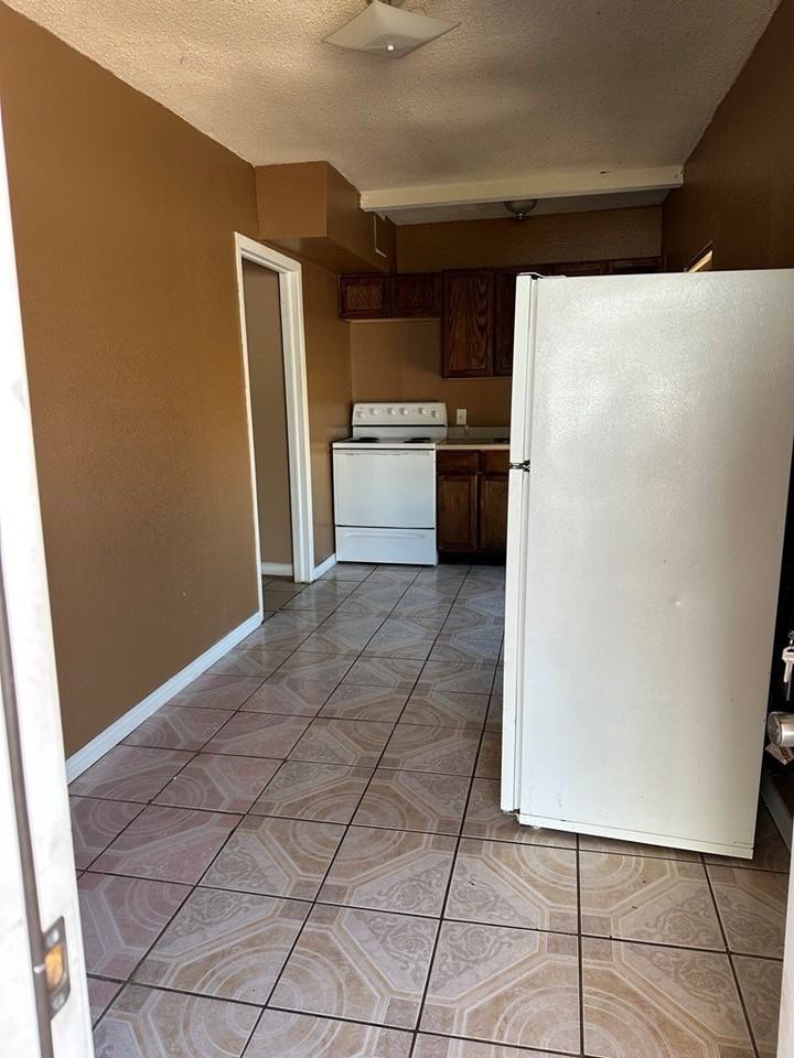 1405 S Baird St #C - Photo 5 of 8