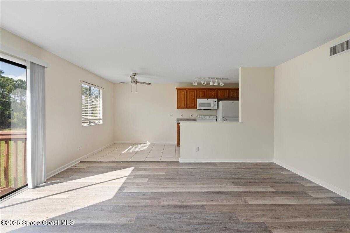 1884 Agora Cir Se #202 - Photo 4 of 14