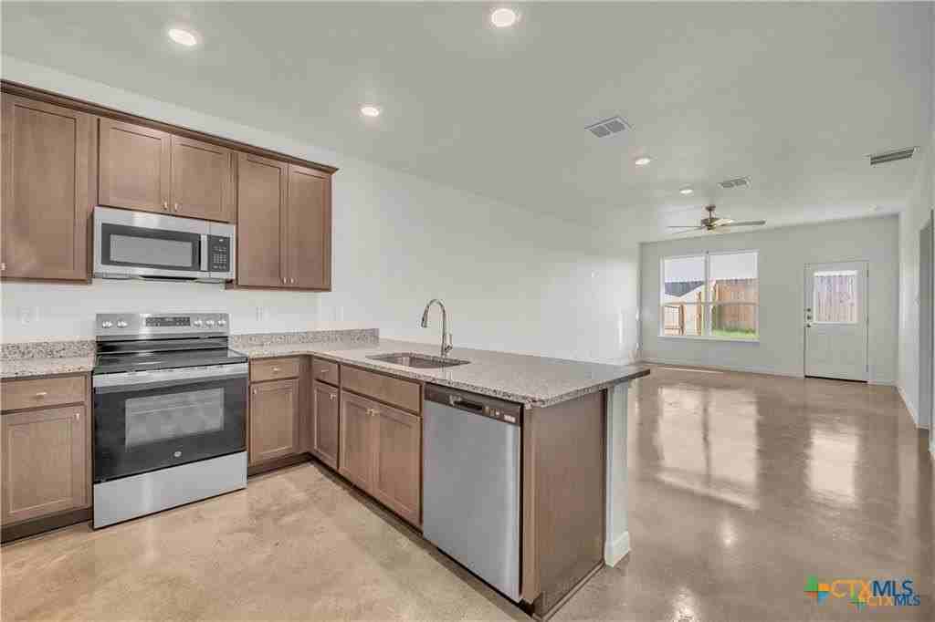 2906 Quail Ridge Ln #B - Photo 3 of 16