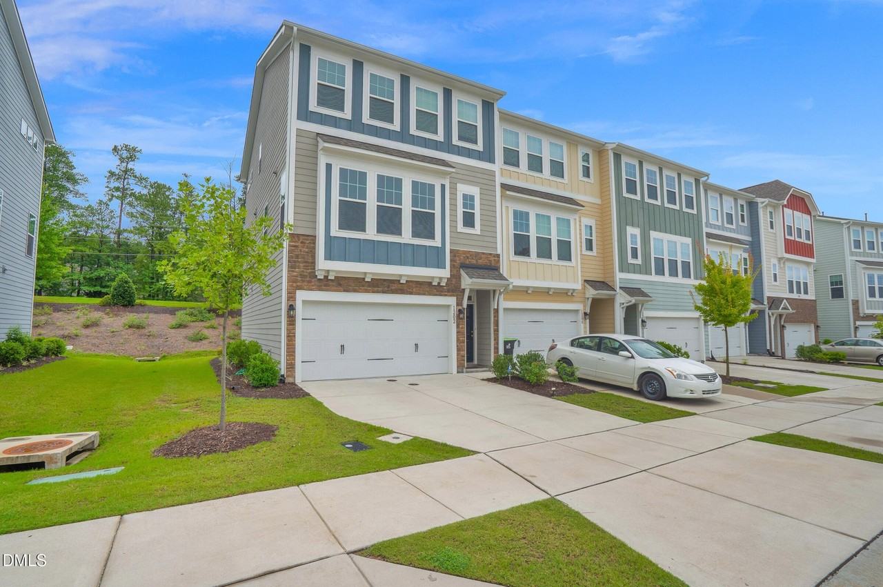 1202 Commack Dr - Photo 2 of 23