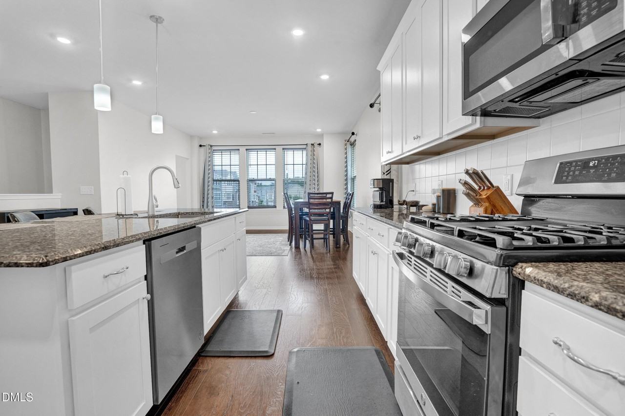 1202 Commack Dr - Photo 5 of 23