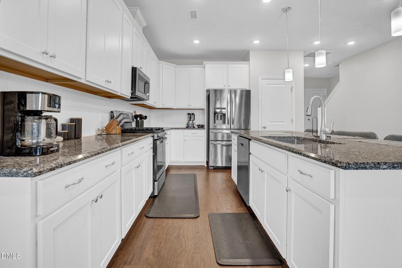 1202 Commack Dr - Photo 7 of 23