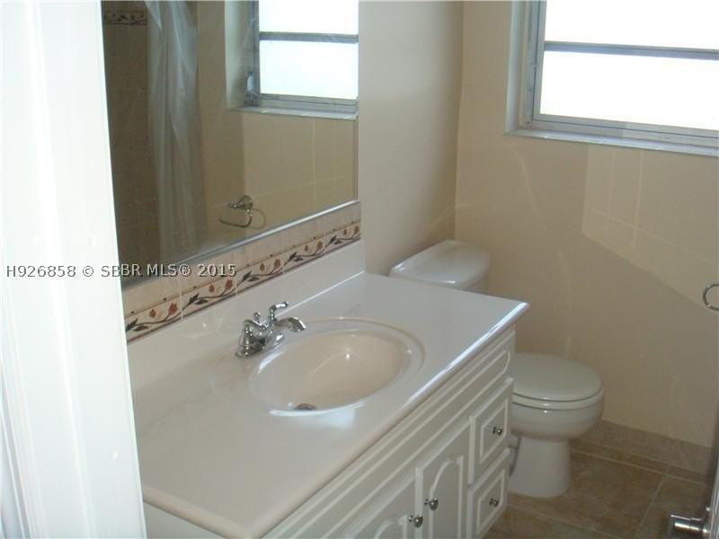 904 Wallace St - Photo 5 of 8