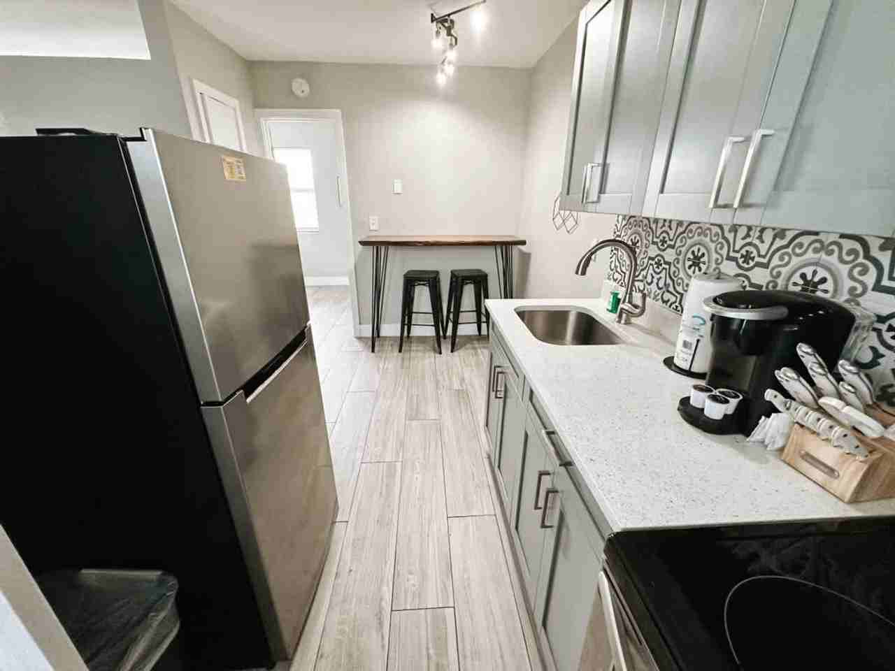 50 Davie Boulevard - Photo 6 of 42