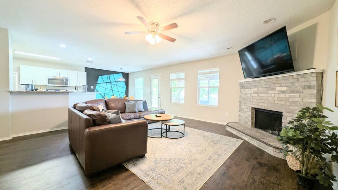 2321 Teddy Roosevelt Dr #1589930P - Photo 3 of 32