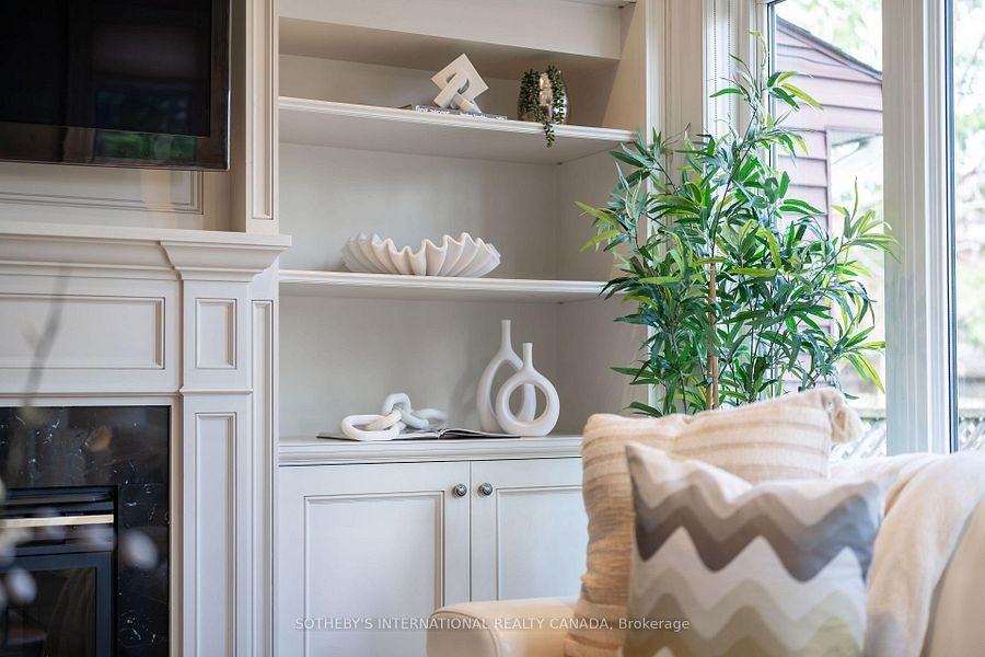 721 Markham Street - Photo 4 of 24