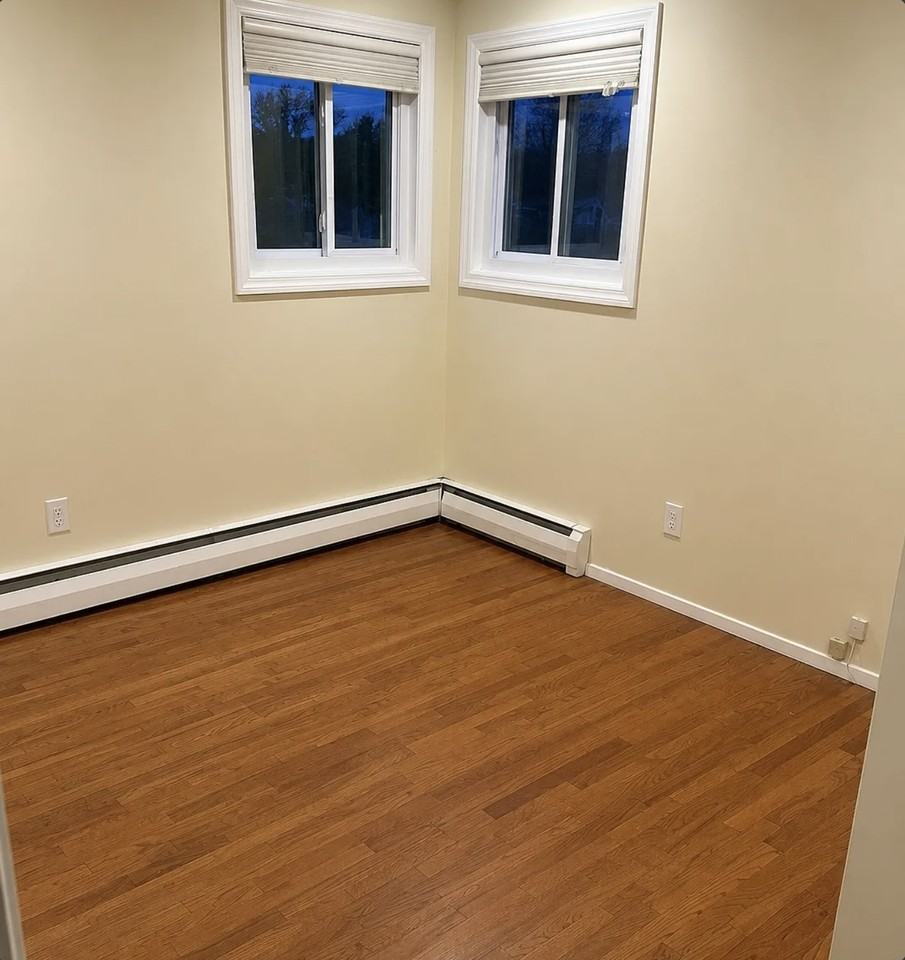 289 Great East Neck Road - Photo 4 of 8