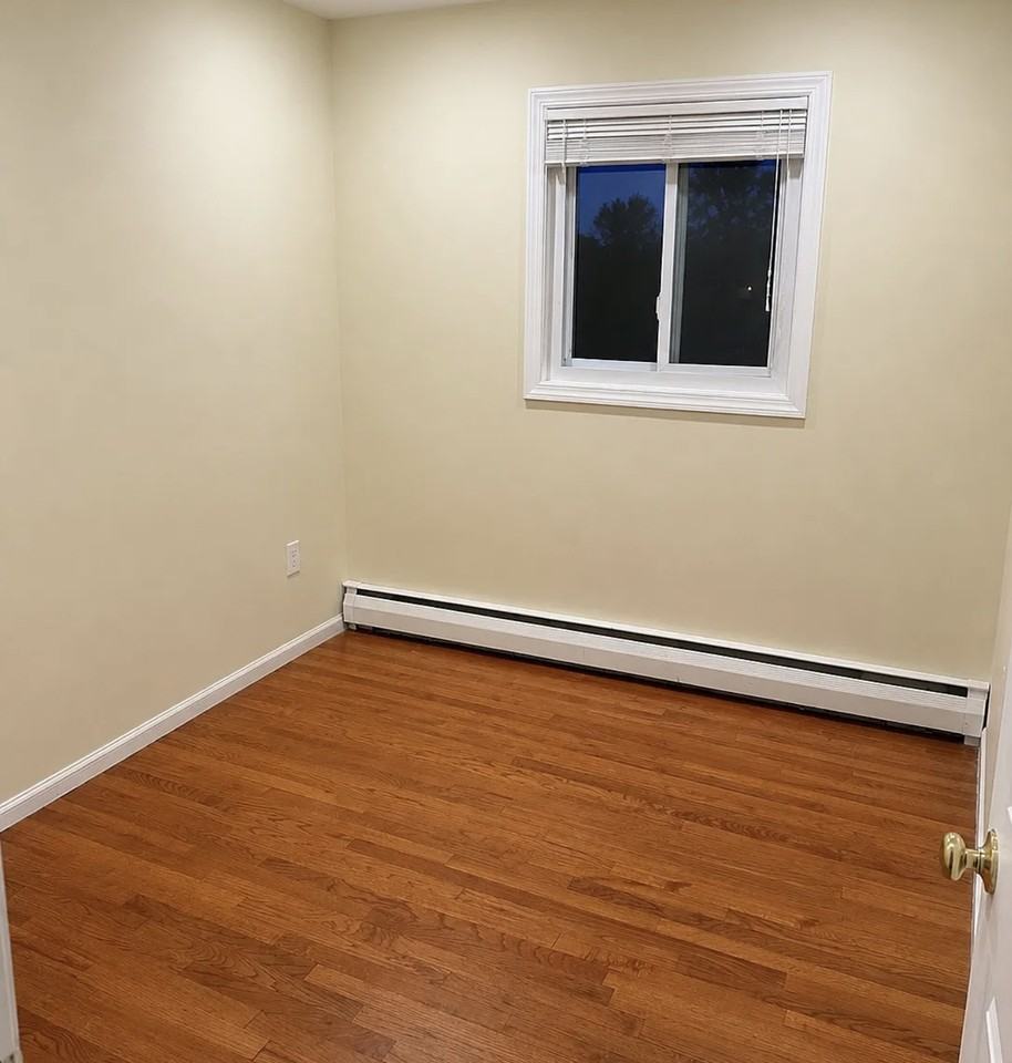 289 Great East Neck Road - Photo 6 of 8