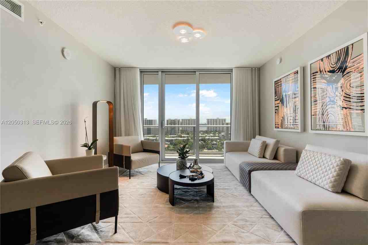 PARQUE TOWERS CONDO - Photo 3 of 16