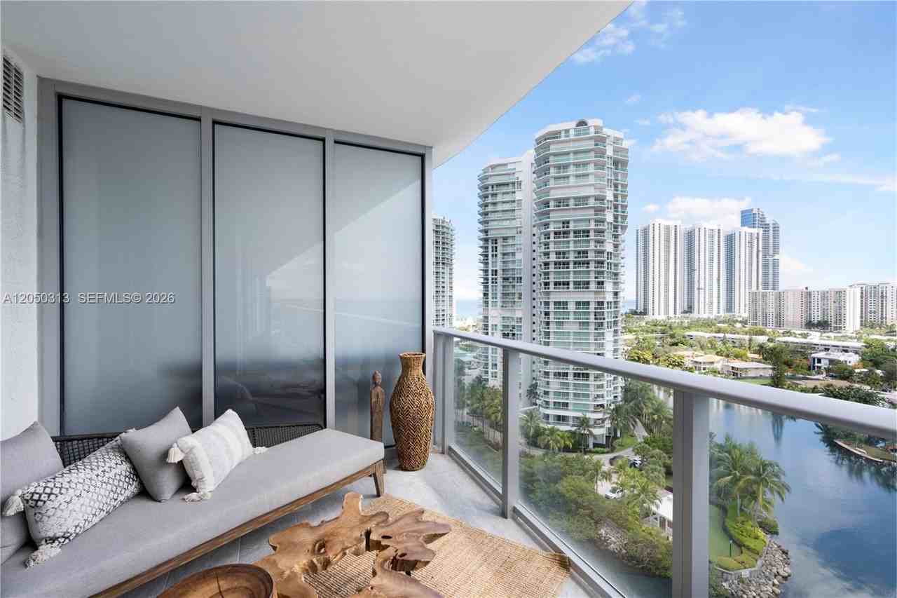 PARQUE TOWERS CONDO - Photo 6 of 16