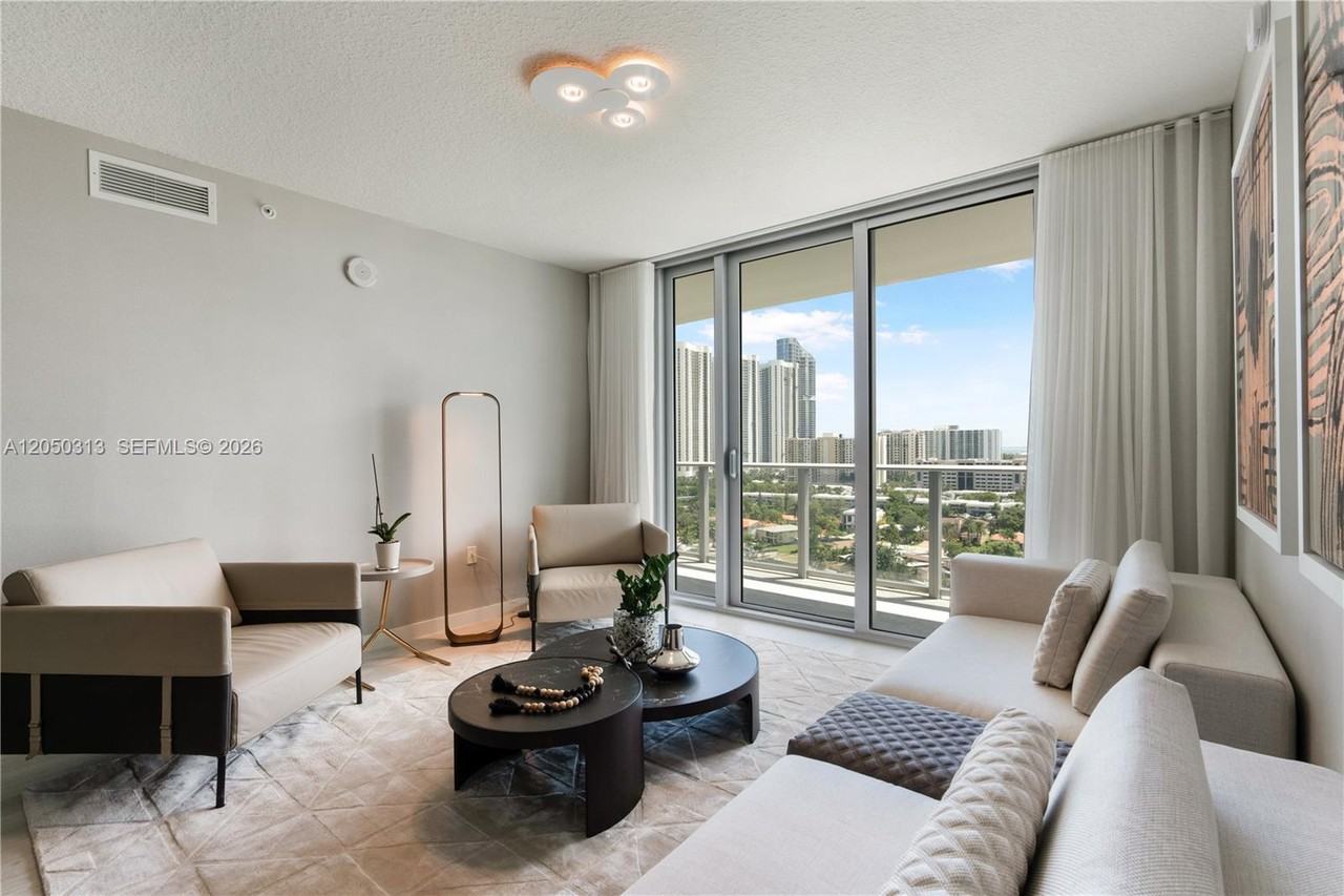 PARQUE TOWERS CONDO - Photo 7 of 16