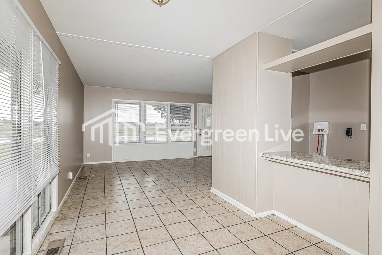 5102 W 30th St - Photo 4 of 15