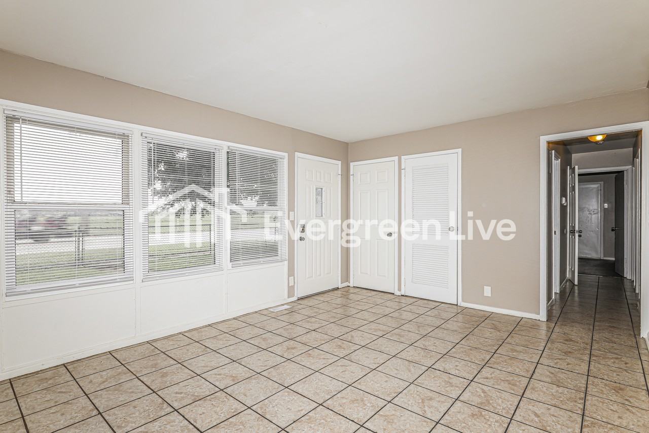 5102 W 30th St - Photo 7 of 15