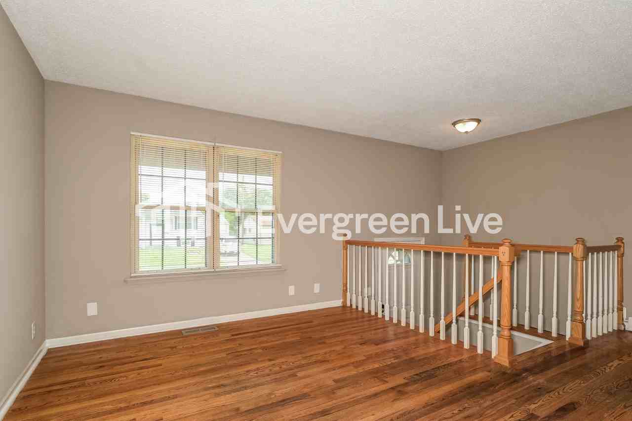 2535 Morningside Dr - Photo 3 of 15