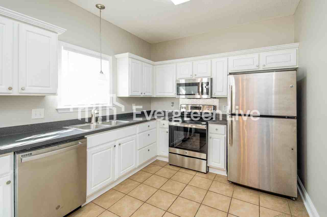 9216 Windsor Lake Blvd - Photo 3 of 15