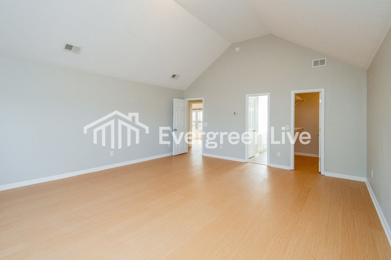 9216 Windsor Lake Blvd - Photo 5 of 15