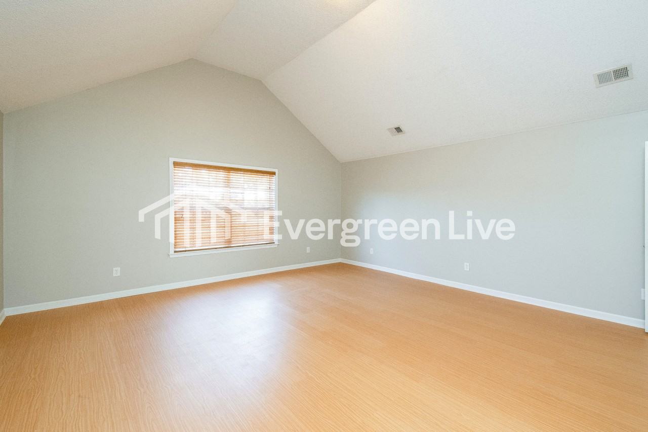 9216 Windsor Lake Blvd - Photo 6 of 15
