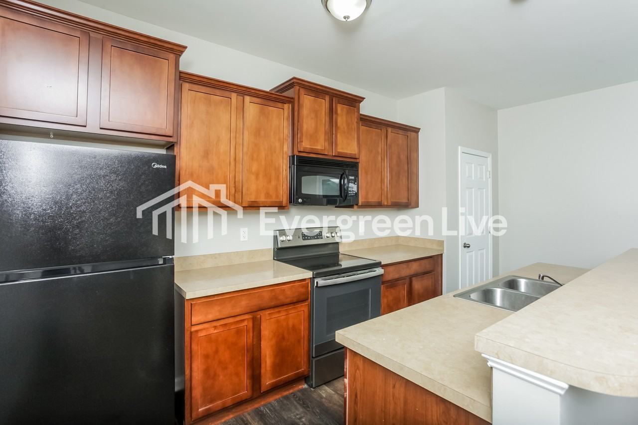 140 Pacific Ave - Photo 5 of 13