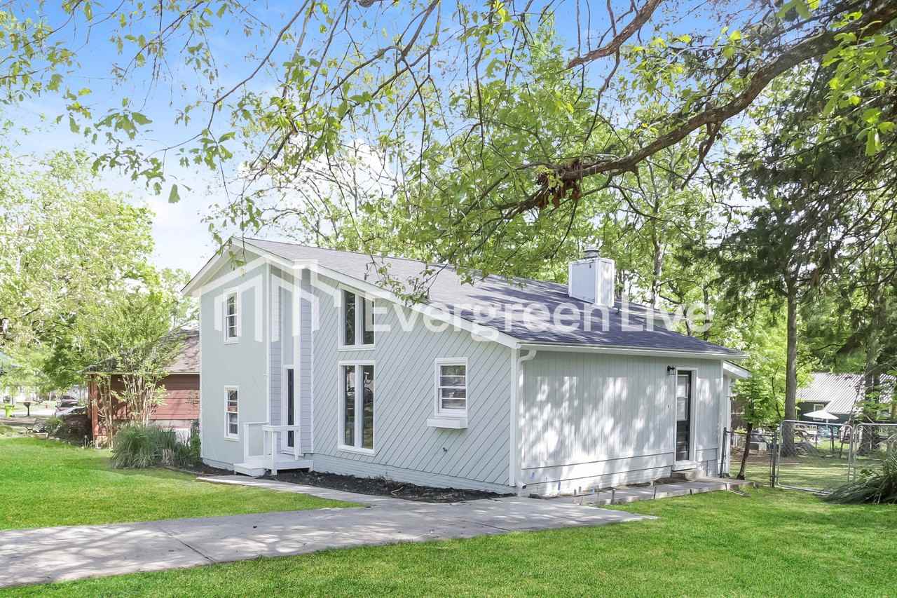 572 Parlock Rd - Photo 2 of 15