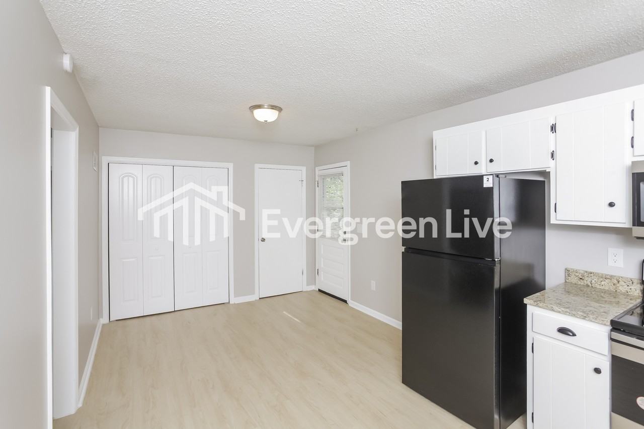 572 Parlock Rd - Photo 6 of 15