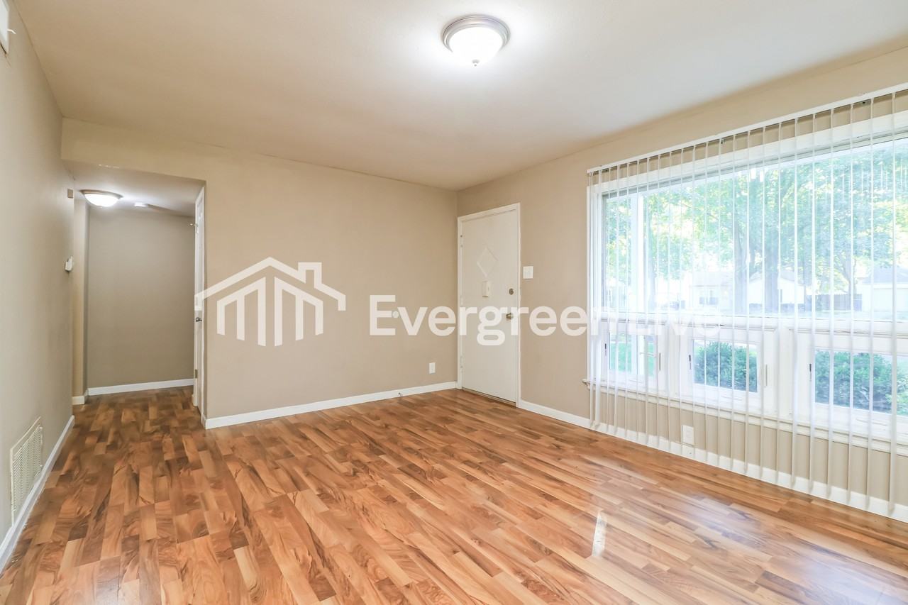 350 Brackleigh Ln - Photo 3 of 15