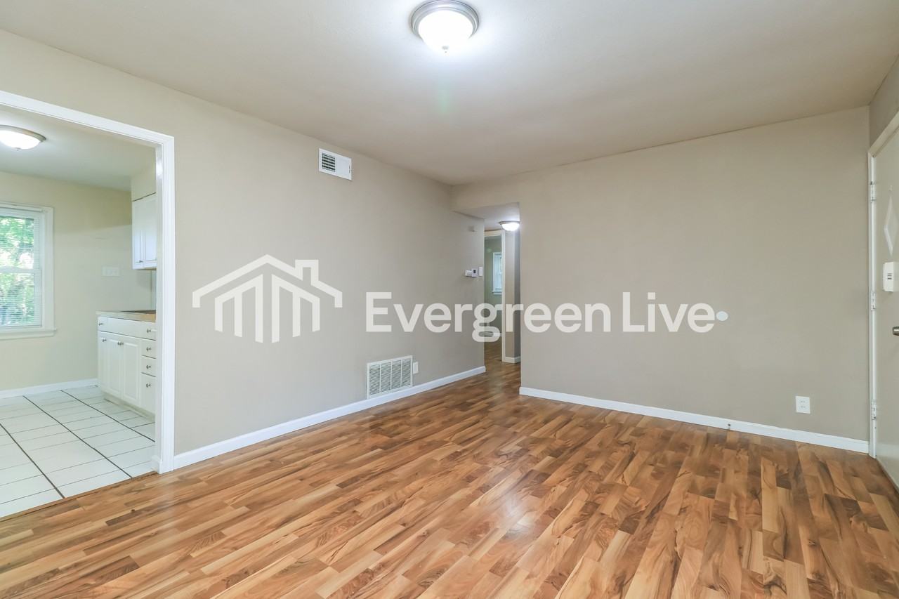 350 Brackleigh Ln - Photo 4 of 15