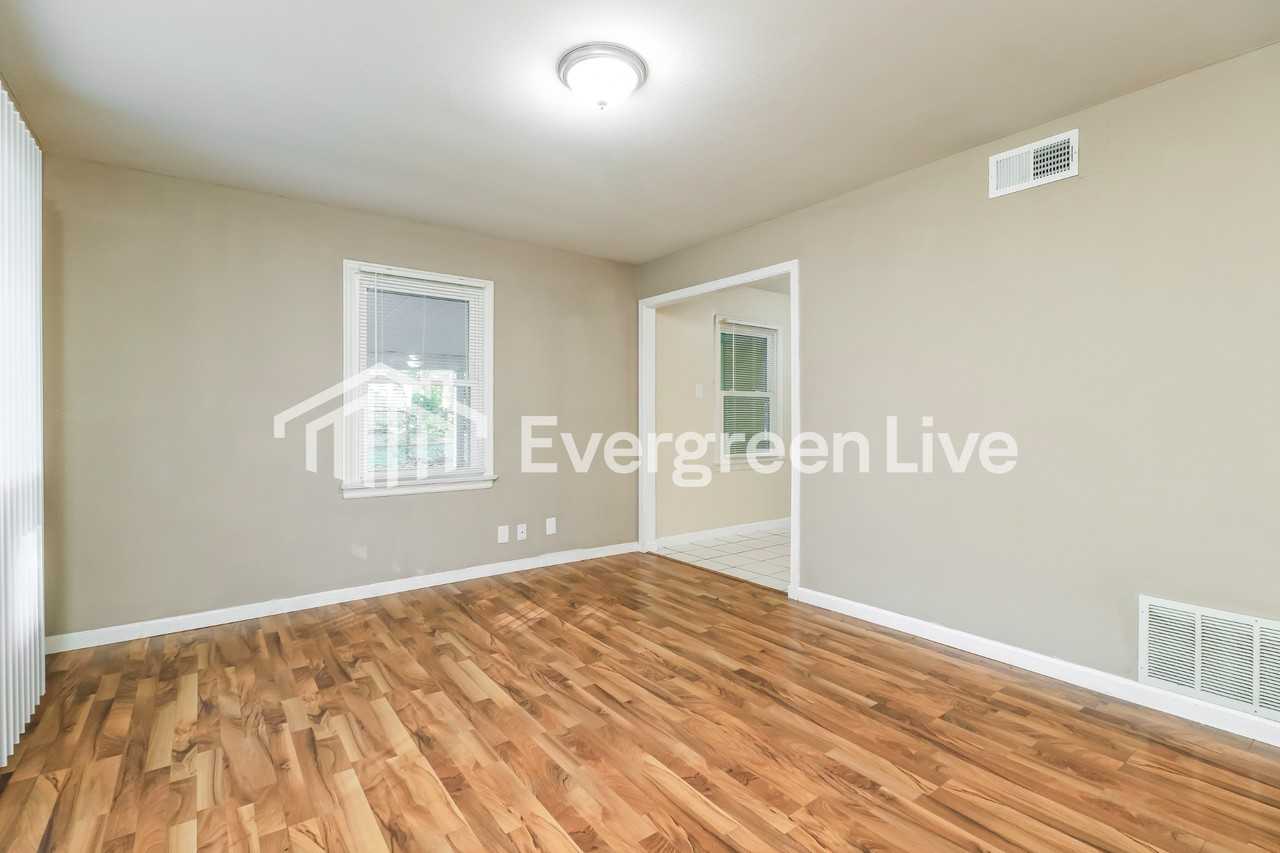 350 Brackleigh Ln - Photo 5 of 15
