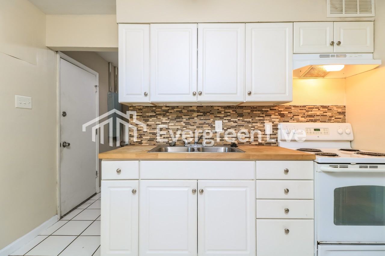 350 Brackleigh Ln - Photo 6 of 15